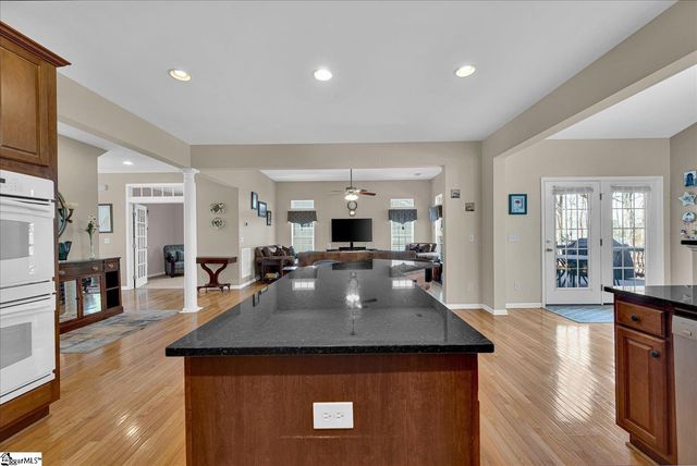 27 Waters Reach Lane, Simpsonville, SC 29681