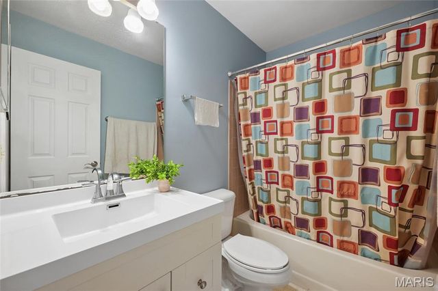 465 Elm Crossing Court, Ballwin, MO 63021