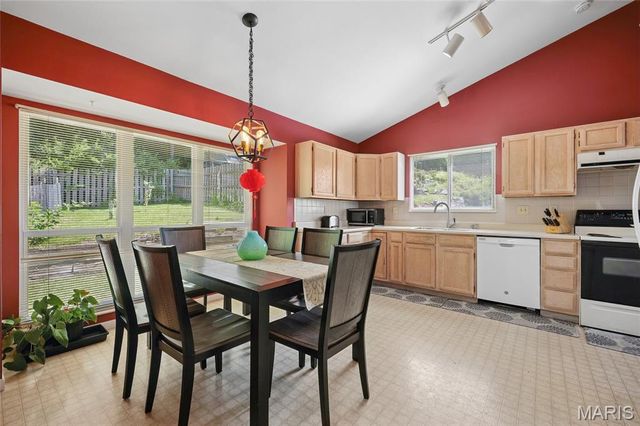 465 Elm Crossing Court, Ballwin, MO 63021