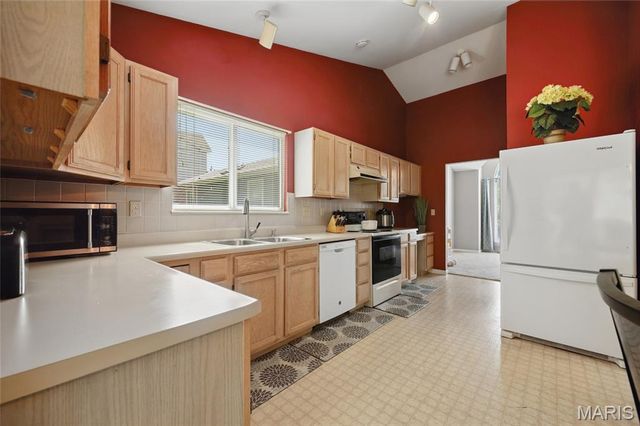 465 Elm Crossing Court, Ballwin, MO 63021