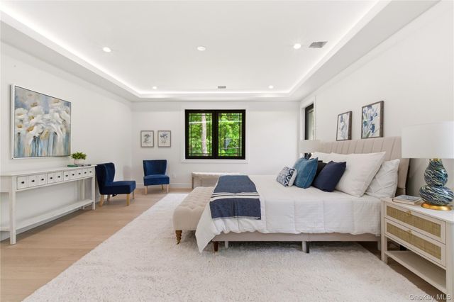 97 Parkway Drive, Roslyn Heights, NY 11577