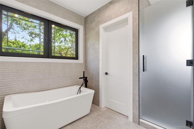97 Parkway Drive, Roslyn Heights, NY 11577