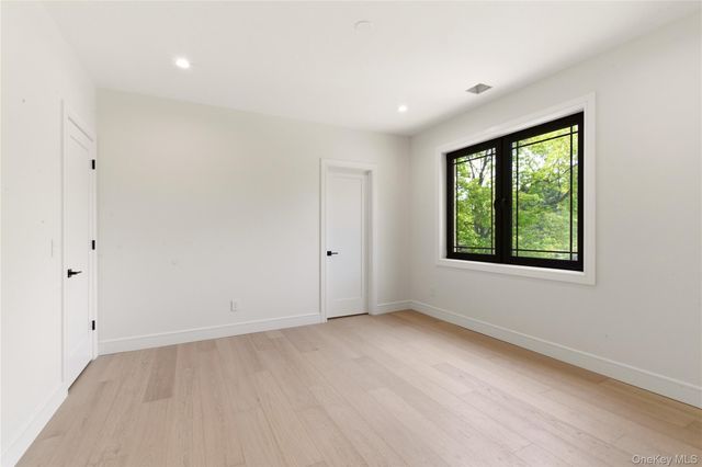 97 Parkway Drive, Roslyn Heights, NY 11577
