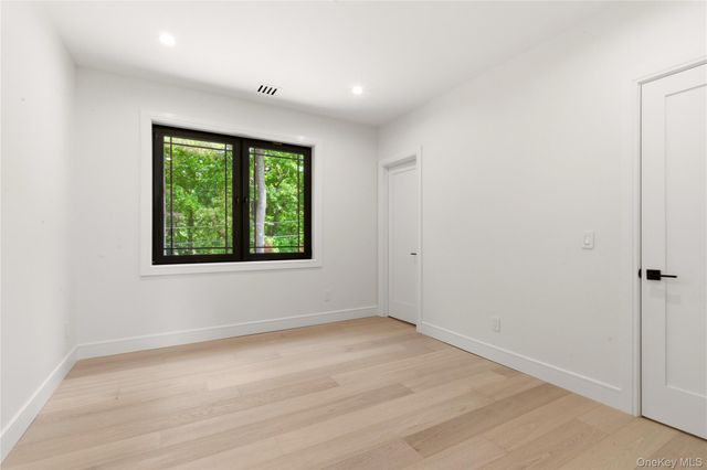 97 Parkway Drive, Roslyn Heights, NY 11577