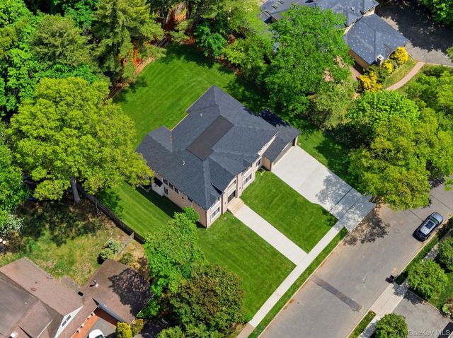 97 Parkway Drive, Roslyn Heights, NY 11577