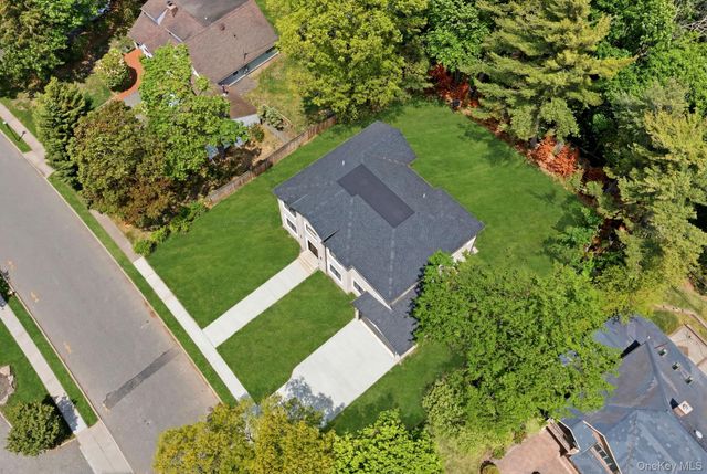 97 Parkway Drive, Roslyn Heights, NY 11577