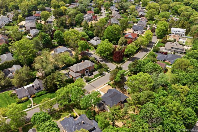 97 Parkway Drive, Roslyn Heights, NY 11577