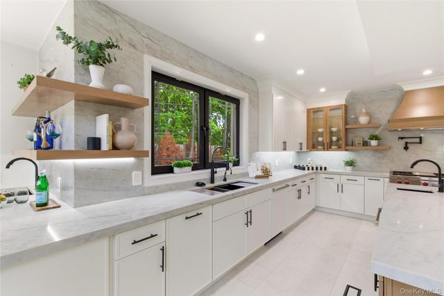 97 Parkway Drive, Roslyn Heights, NY 11577