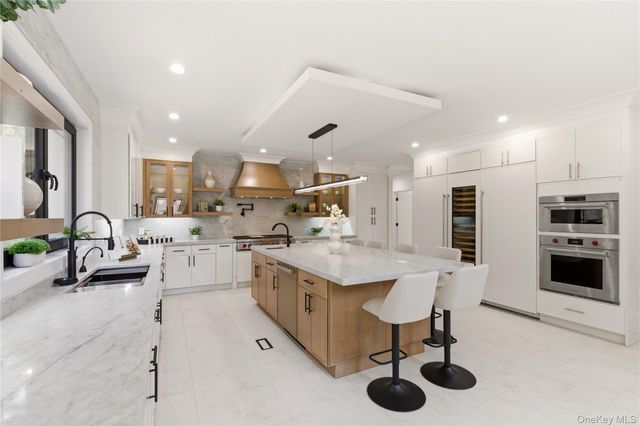 97 Parkway Drive, Roslyn Heights, NY 11577