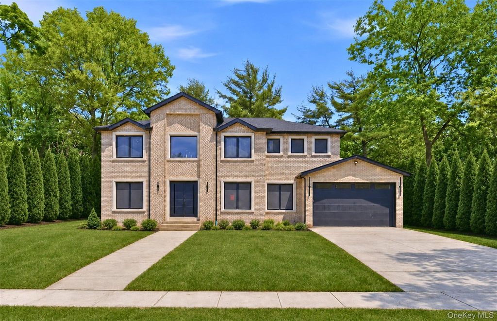 97 Parkway Drive, Roslyn Heights, NY 11577