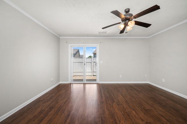 520 Bradburn Village Cir, Antioch, TN 37013
