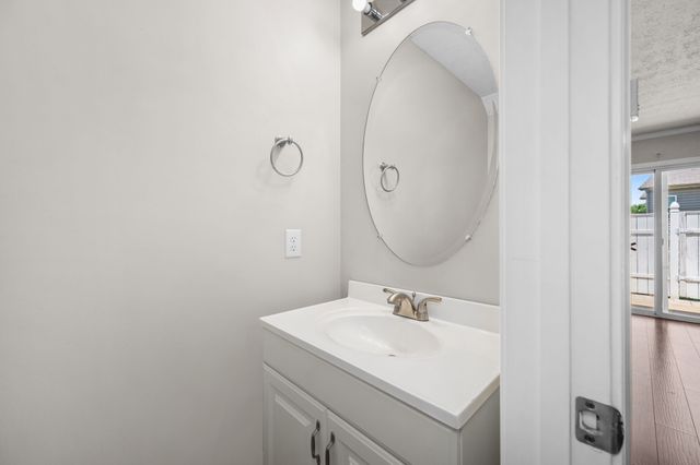 520 Bradburn Village Cir, Antioch, TN 37013