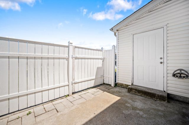 520 Bradburn Village Cir, Antioch, TN 37013