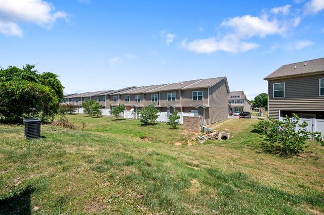 520 Bradburn Village Cir, Antioch, TN 37013