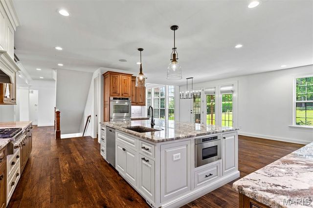12854 Goodson Road, St Louis, MO 63131