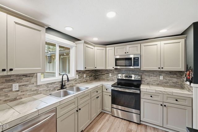 55510 Gross Drive, Bend, OR 97707
