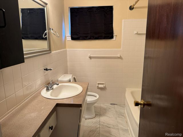 23113 Socia Street, St. Clair Shores, MI 48082