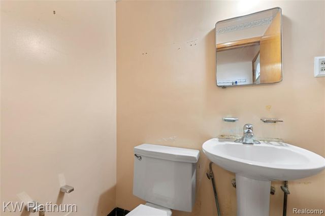 24036 Harvard Shore Drive, Saint Clair Shores, MI 48082