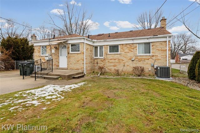 24036 Harvard Shore Drive, Saint Clair Shores, MI 48082