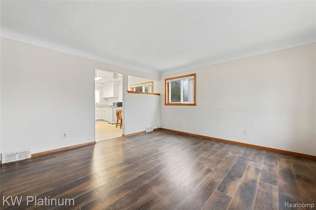 24036 Harvard Shore Drive, Saint Clair Shores, MI 48082