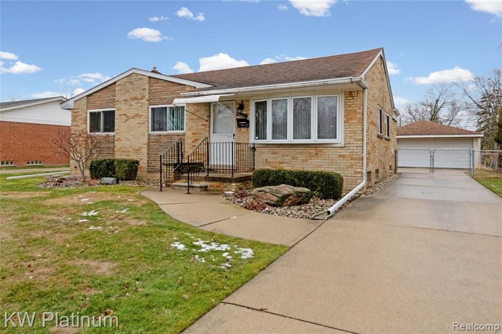24036 Harvard Shore Drive, Saint Clair Shores, MI 48082
