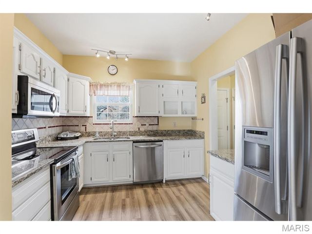 403 S Van Buren Avenue, St Louis, MO 63122