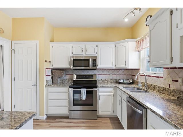 403 S Van Buren Avenue, St Louis, MO 63122