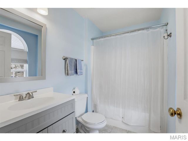 403 S Van Buren Avenue, St Louis, MO 63122