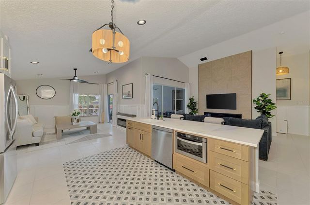 5261 HIGHBURY CIRCLE, Sarasota, FL 34238