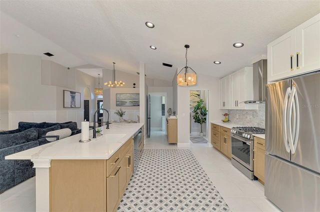 5261 HIGHBURY CIRCLE, Sarasota, FL 34238
