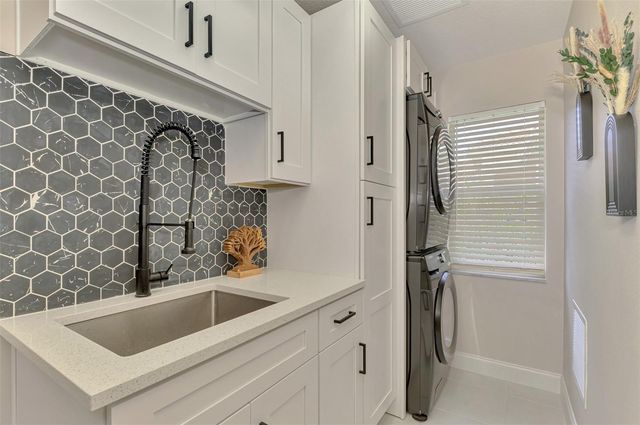 5261 HIGHBURY CIRCLE, Sarasota, FL 34238