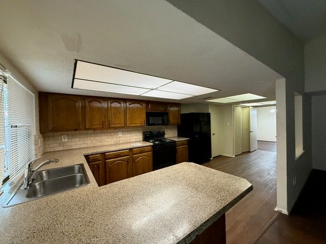 828 Wood Glen, Desoto, TX 75115