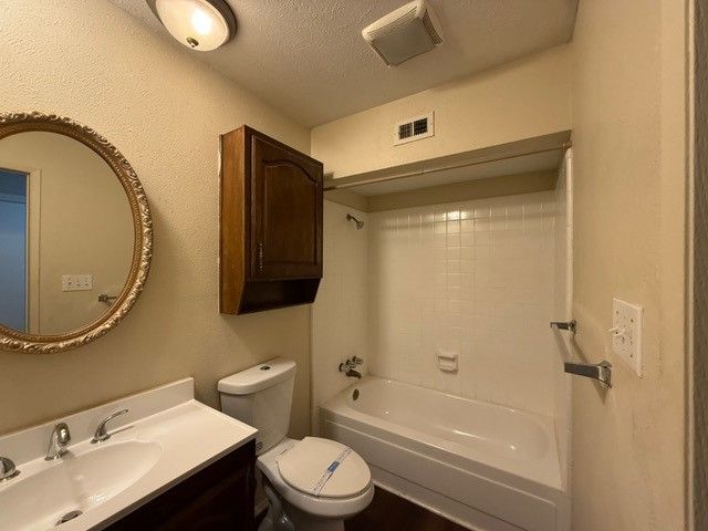 828 Wood Glen, Desoto, TX 75115