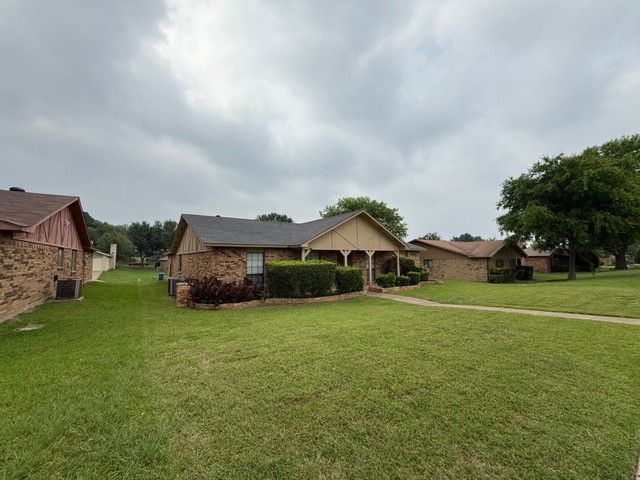 828 Wood Glen, Desoto, TX 75115