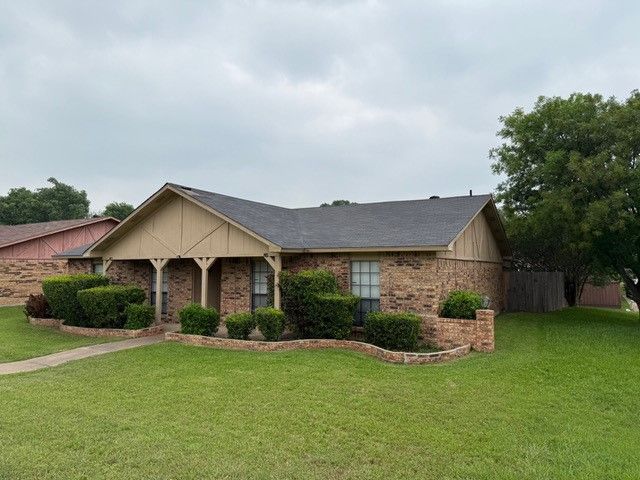 828 Wood Glen, Desoto, TX 75115