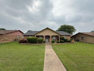 828 Wood Glen, Desoto, TX 75115