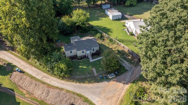 3221 1st Avenue Drive SE, Conover, NC 28613