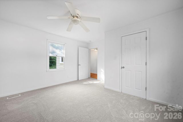 3221 1st Avenue Drive SE, Conover, NC 28613