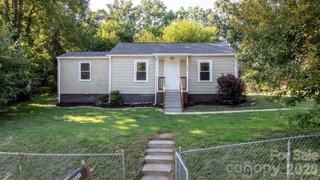 3221 1st Avenue Drive SE, Conover, NC 28613