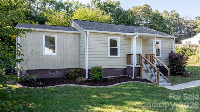 3221 1st Avenue Drive SE, Conover, NC 28613