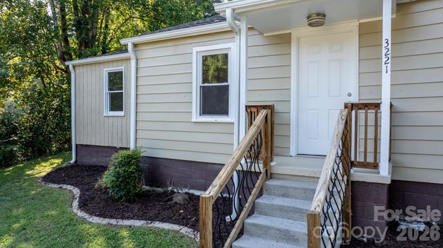 3221 1st Avenue Drive SE, Conover, NC 28613
