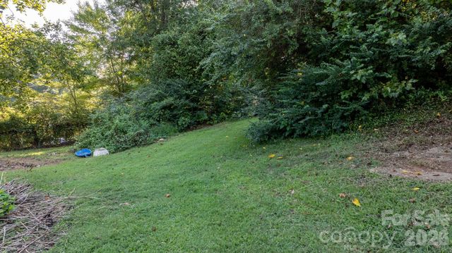 3221 1st Avenue Drive SE, Conover, NC 28613