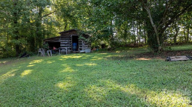3221 1st Avenue Drive SE, Conover, NC 28613