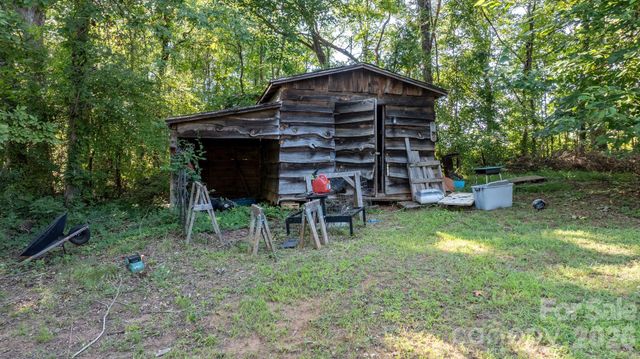 3221 1st Avenue Drive SE, Conover, NC 28613