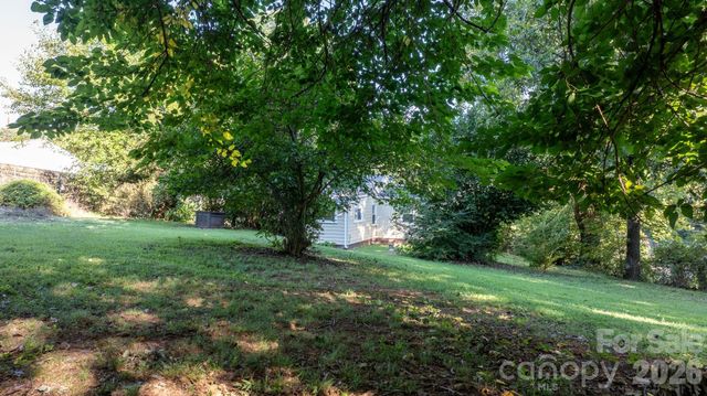 3221 1st Avenue Drive SE, Conover, NC 28613