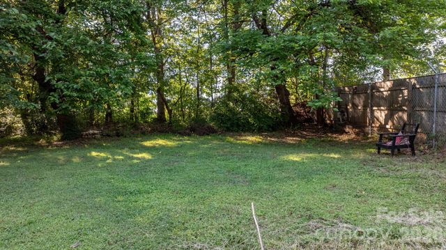 3221 1st Avenue Drive SE, Conover, NC 28613