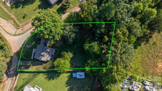 3221 1st Avenue Drive SE, Conover, NC 28613