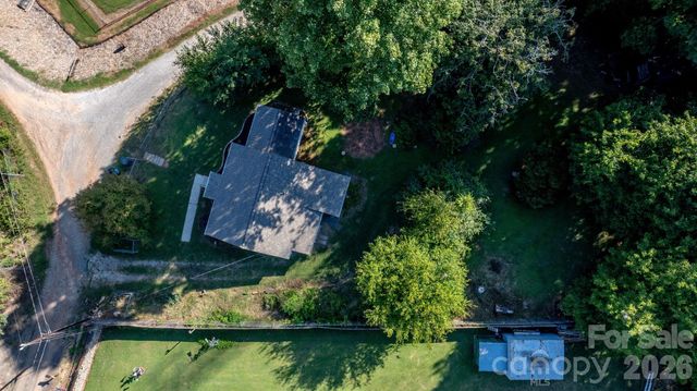 3221 1st Avenue Drive SE, Conover, NC 28613