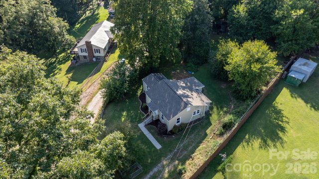 3221 1st Avenue Drive SE, Conover, NC 28613