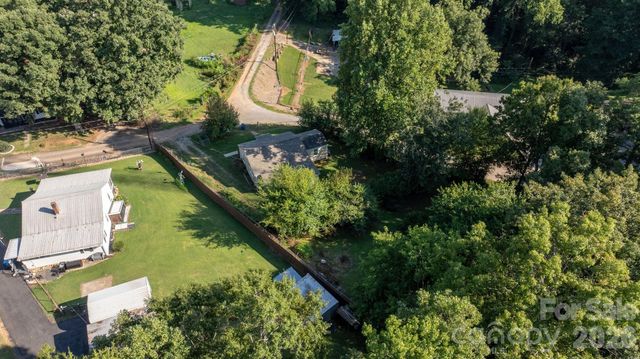 3221 1st Avenue Drive SE, Conover, NC 28613